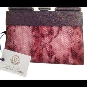 TRE VERO LIMITED EDITION AMETISA LEATHER CLUTCH.